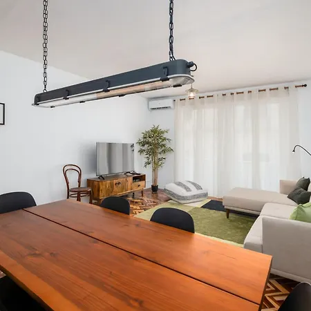 - Host & Chill * Понта-Делгада