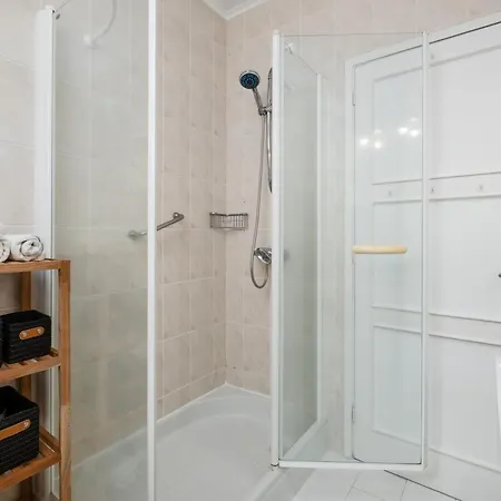 - Host & Chill Апартаменты *