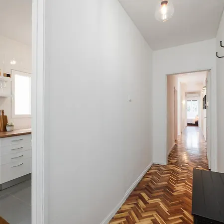 - Host & Chill Апартаменты *