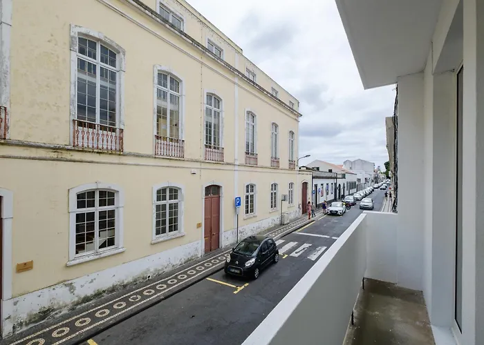 - Host & Chill Ponta Delgada